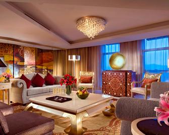 Sheraton Guiyang Hotel - Guiyang - Living room