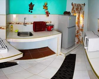 Hostal González Sister - Cárdenas - Kitchen