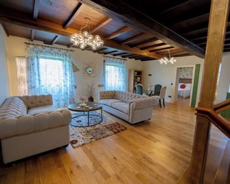 Casa Con Encanto (O Refuxio) - Merza - Sala de estar