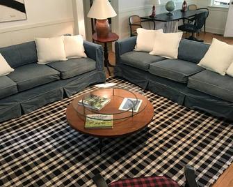 6 Br 'camp' House On Twin Lakes - Epic Historic Property - Salisbury - Obývací pokoj