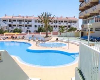 Central 2Bedroom 200m from beach - Callao Salvaje - Piscina