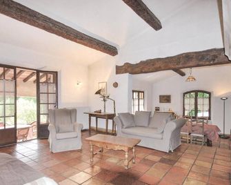 Holiday Home Chemin De L' Ecuyer - Draguignan - Sala de estar