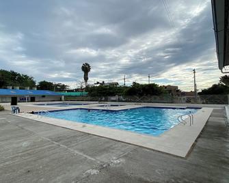 Hotel Casa Ágora Boutique Mesitas - El Colegio - Piscina