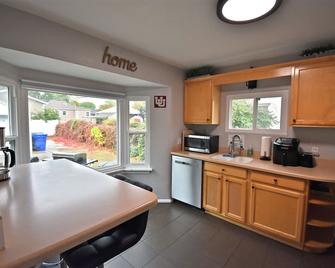 Fantastic Location! Sugarhouse Home- Near Mtns & Downtown Slc. Dog Friendly! - Thành phố Salt Lake - Phòng bếp