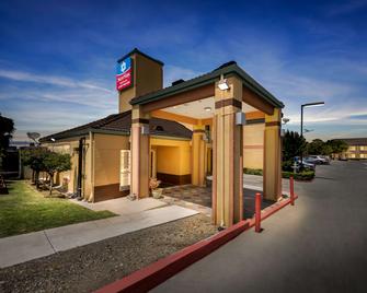 SureStay Plus Hotel by Best Western San Jose Central City - San Jose - Building