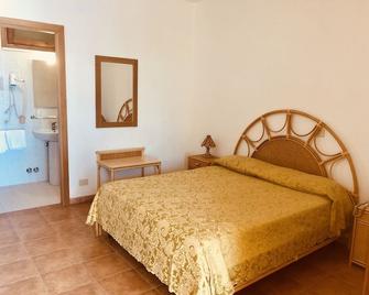 Hotel Villaggio Roller Club - Ricadi - Slaapkamer