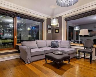 Exclusive Aparthotel - Warsaw - Living room