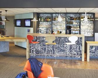 ibis Auray - Оре - Бар