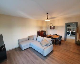Chez Arnaud sauna et jacuzzi - Saint-Jean-Saint-Maurice-sur-Loire - Sala de estar