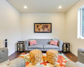 Lakefront Gem w/ Deck & Grill in Shelton - Shelton