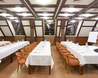 Hotel Restaurant zur Linde - Pattensen - Restaurant