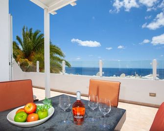Luxury 4 bedroom Villa/ Panoramic Sea Views / Premier most Sought after Location - Tías - Balkon