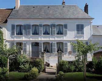 Beautiful house in the woods on paths Colette - Saint-Sauveur-en-Puisaye - Edificio