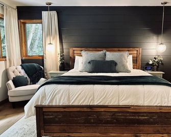 Indoor Pickleball - Pet Friendly, 2 Acres, Hottub! - Brightwood - Habitación