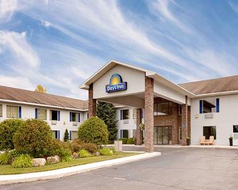 Days Inn by Wyndham Cadillac - Cadillac - Building