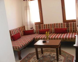 Ten Aparts - Bodrum - Oturma odası