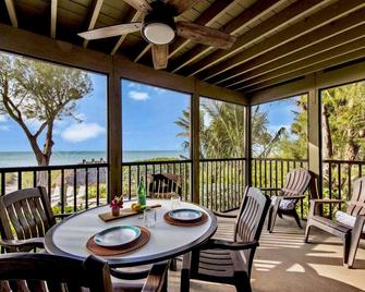 Gulf Views - No Stairs - Directly “On the Beach” - Jensen's 'On the Gulf' - Cozy Suite 1 - Captiva - Balcony