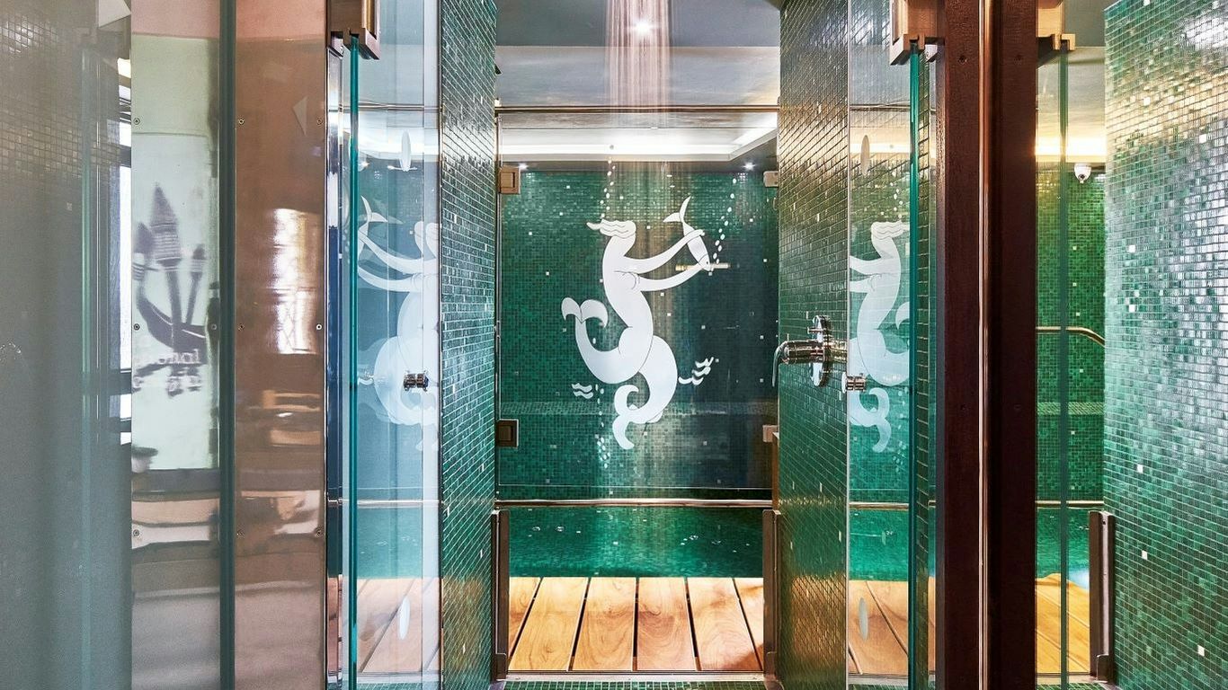 Hotel Saturnia & International