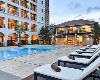 لو مونت أوتل كاو ياي - Mu Si - حوض السباحة