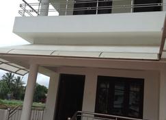 fully furnished 5 a\/c bed room vacation home - Thrissur - Building