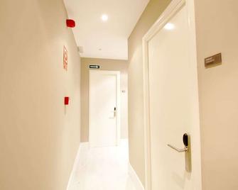 Express by gaiarooms - Barcelona - Korytarz