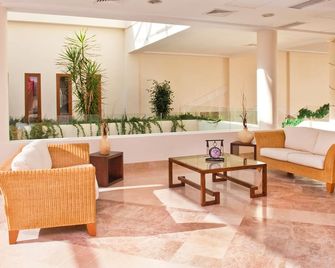 Ballesol Costablanca Senior Resort mayores de 55 años - וייאחויוסה - לובי