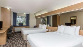 Microtel Inn & Suites by Wyndham Anchorage Airport - Anchorage - Makuuhuone