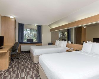 Baymont Inn & Suites by Wyndham Anchorage Airport - Anchorage - Bedroom
