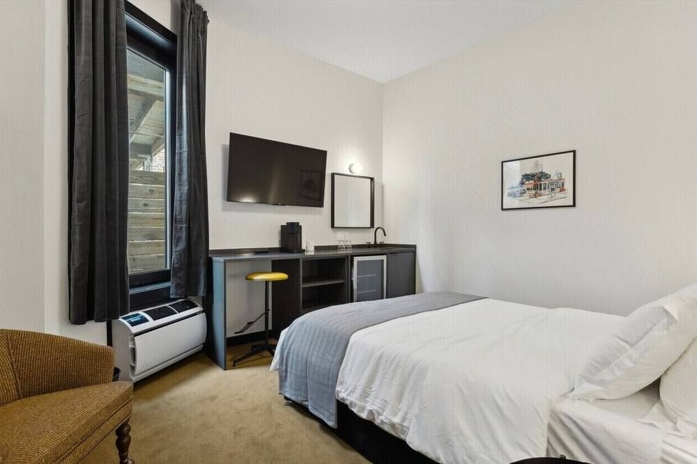 Logan Square Sro Hotel - שיקאגו