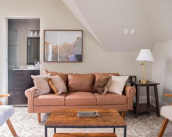 Downtown Luxury 2br Penthouse Apt - Milwaukee - Sala de estar