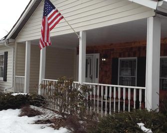 Cottage At Brianza Gardens And Winery - Crittenden - Building