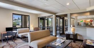 Quality Inn Central - Albany - Lounge
