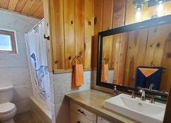 Loon Cottage In Island Park, Idaho - 島嶼公園 - 浴室
