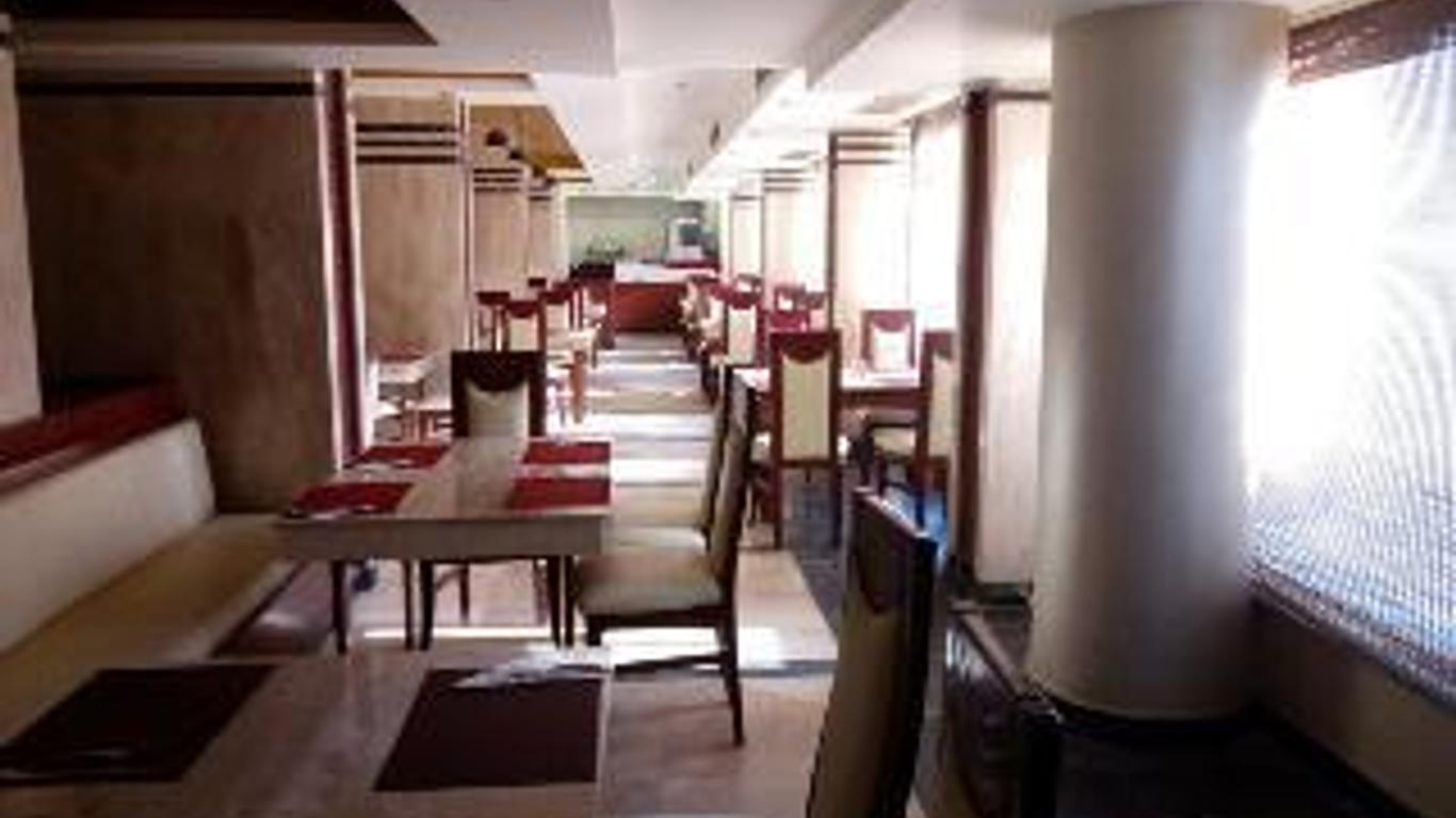 Tiba Pyramids Hotel