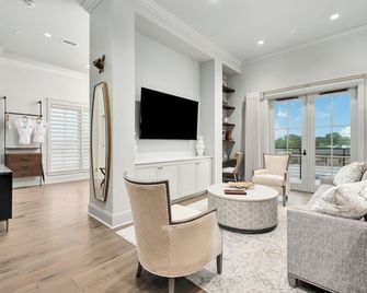The Flying Fifty Hotel, a Luxury Boutique Hotel - Cullman