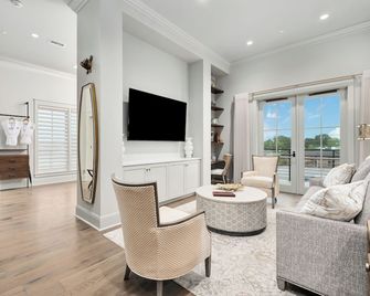 The Flying Fifty Hotel, a Luxury Boutique Hotel - Cullman