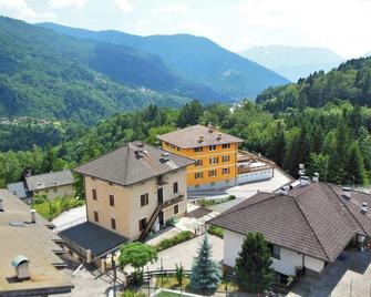 Al Raggio di Sole -For a relaxing stay in the beautiful Valle dei Mòcheni - Sant'Orsola - Edificio