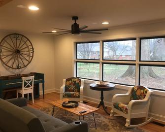 Cobblers Cottage - Kingsport - Living room