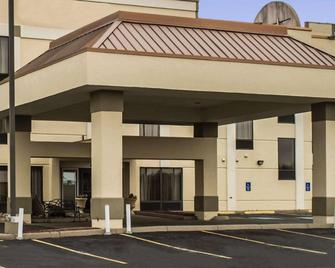 Quality Inn - Akron - Edificio
