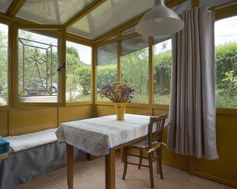 Studio Avec Véranda Dans Vallée Calme à Reynès - Reynes - Comedor