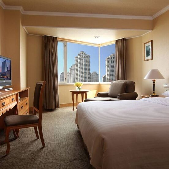 Hotel New Century Beijing image 1