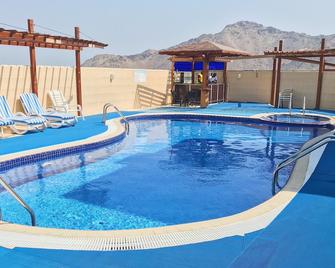 Mirage Hotel Al Aqah - Ḑadnā - Bazén