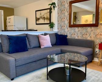 Central Location Cozy and Well-Equipped, Unit #3 - Halifax - Living room