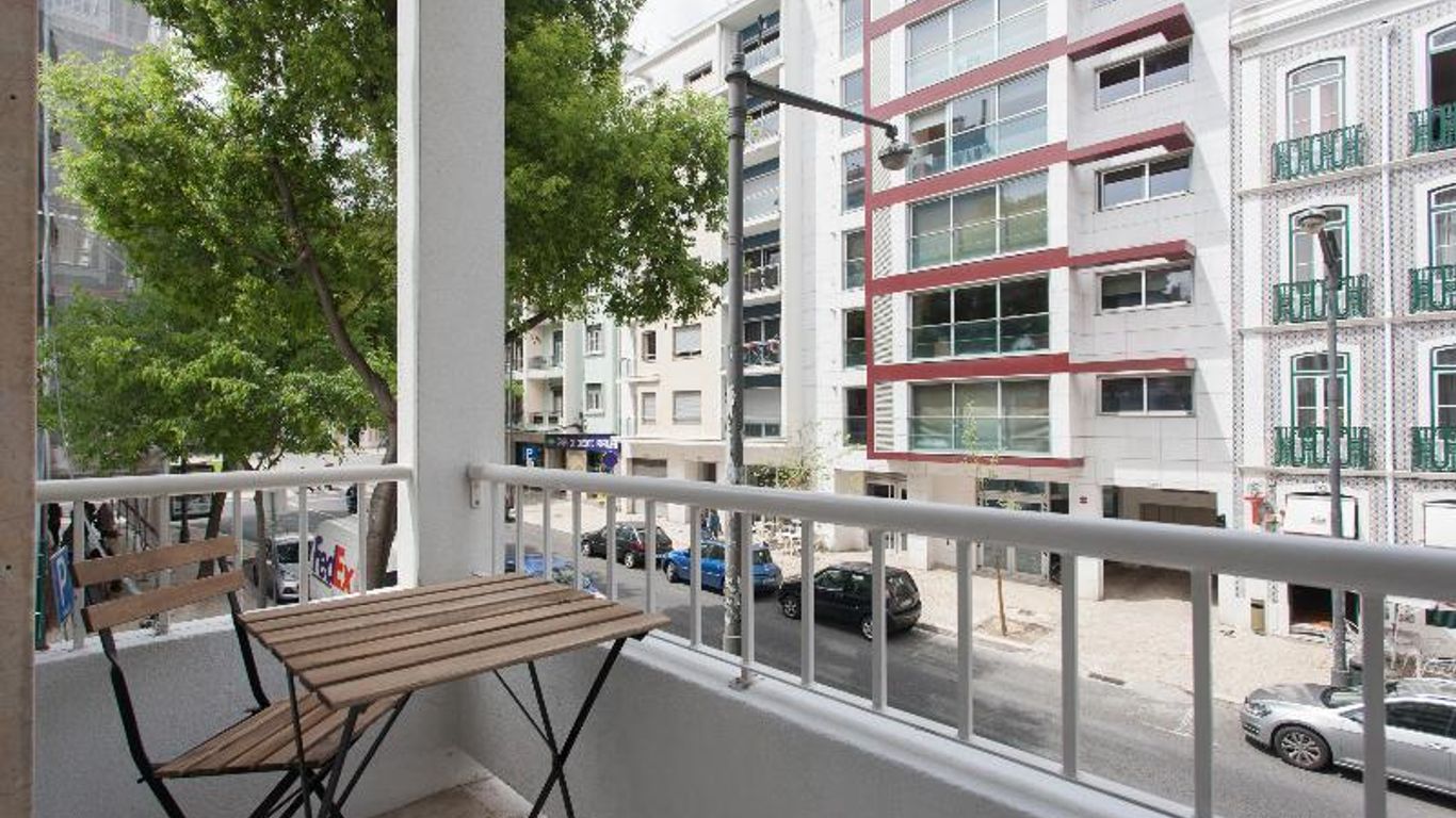 بي ليزبون هوستيل