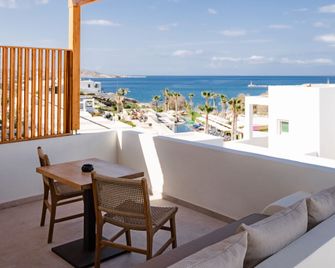 La Maltese Boutique Paros - Naousa - Balcón