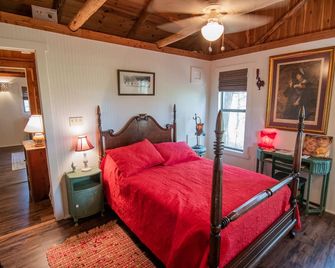 Seclusion in the Lost Pines Hosted by Jan - Smithville - Habitación