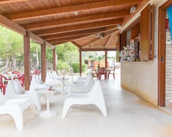 Hotel Saint Tropez - Pineto - Pineto - Innenhof