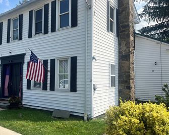 Beautiful 1-bedroom apartment in Historic Montrose. - Montrose - Building