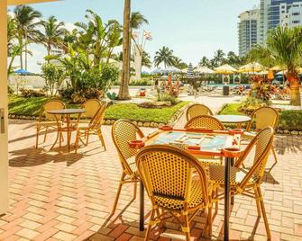 Deauville Beach Resort - Miami Beach - Patio