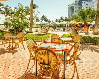 Deauville Beach Resort - Miami Beach - Patio
